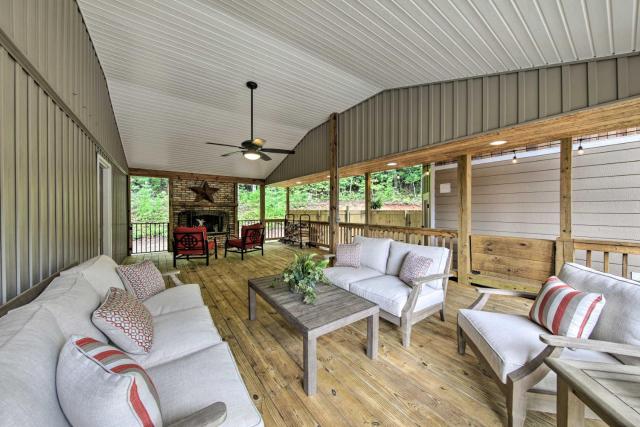 Blairsville Tiny Home with Covered Furnished Deck!