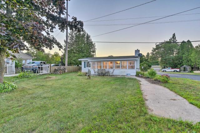 East Tawas Cabin with Lake Huron Access and Views