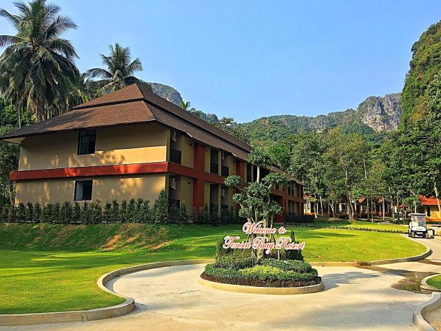 Tonsai Bay Resort