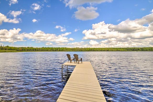 Secluded Woodsy Watersmeet Cabin with Fire Pit!