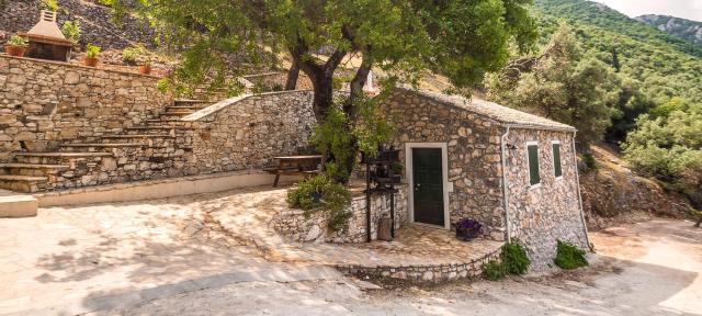 Castelli Olive Press