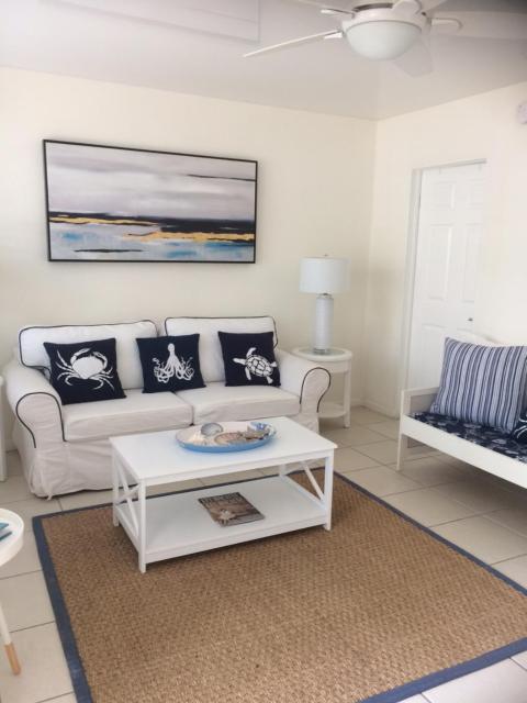 Gorgeous Beachy Chic Condo in Key Biscayne