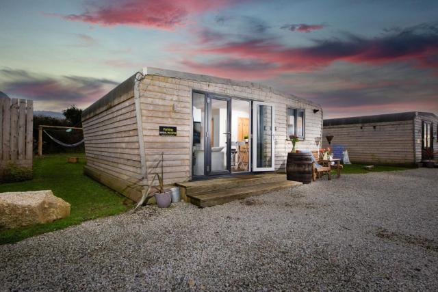 Wheal Prosper- Beautifully Fitted Wooden Lodge Helston Cornwall