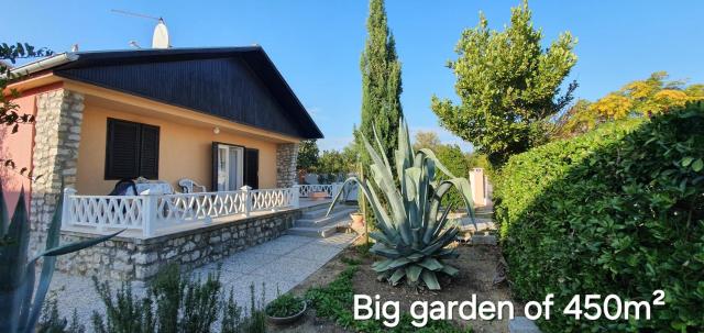 Mediterranean House 50m from the Sea