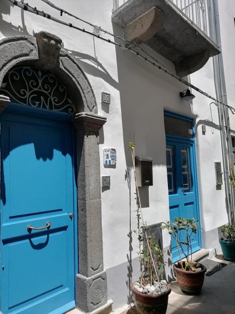 "la casa dell'architetto" con terrazza panoramica in centro storico e a due passi dal porto