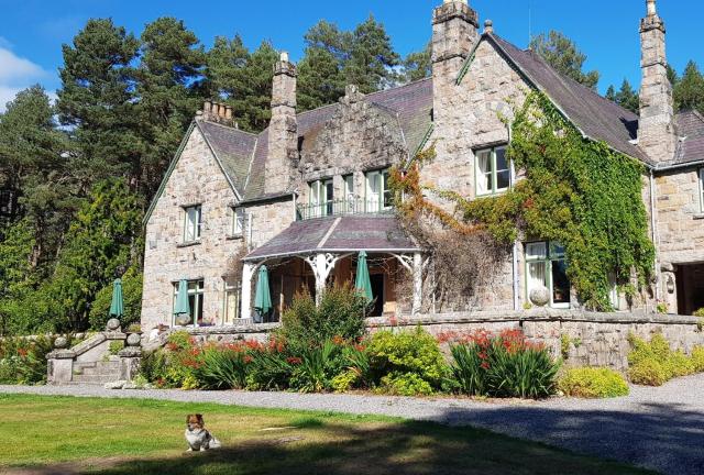 Cambus O' May Traditional Highland Hotel