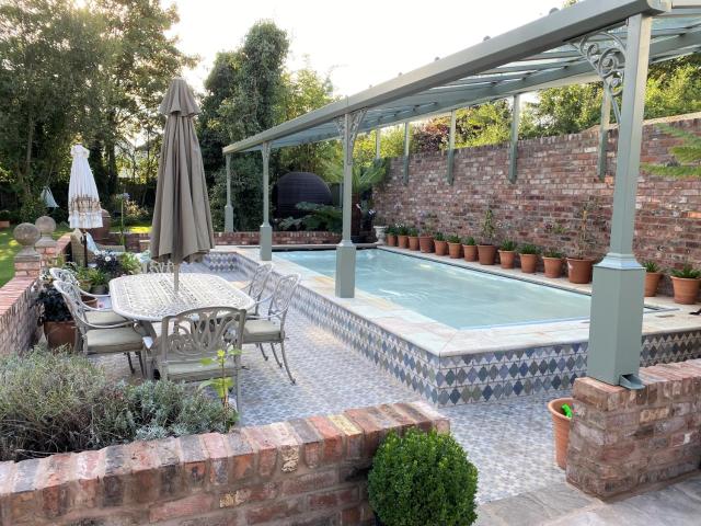 Lyndhurst - Victorian villa with heated pool