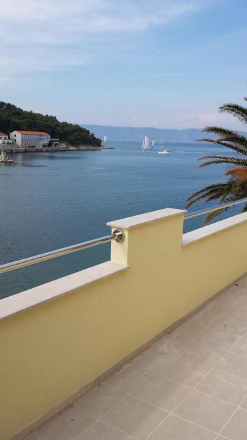 Sea view apartment near the beach S2-Jelsa center