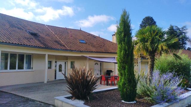 gîte résidence de la fontaine à Compreignac