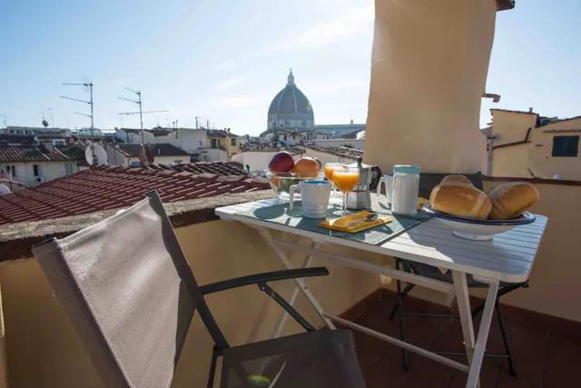 A refuge with a terrace overlooking the Duomo