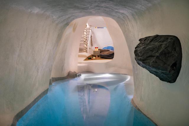 Mystagoge Retreat with subterranean pool/jacuzzi