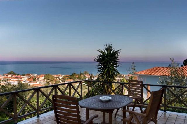 Villa Mitsa with stunning view on the Argassi hill