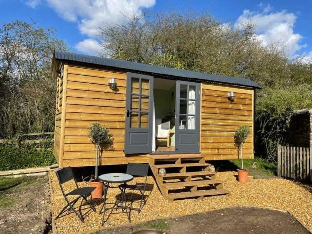 Hettie Luxury shepherds hut