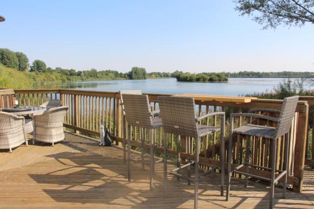 Coot Cottage - holiday house with fantastic lake views