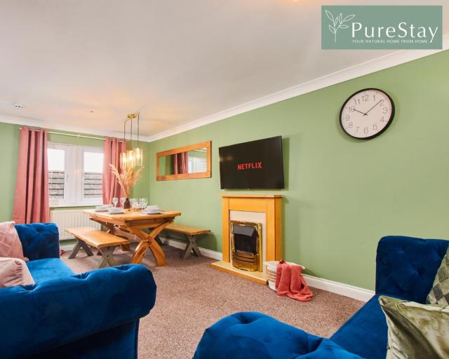 Stunning 6-Bedroom House in Nantwich with Parking & Free Wi-Fi by PureStay Short Lets