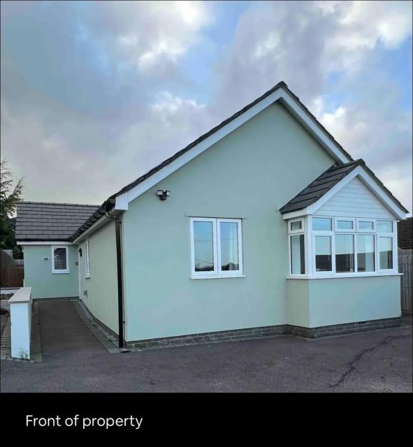 Green 3 bed bungalow with en-suite and parking