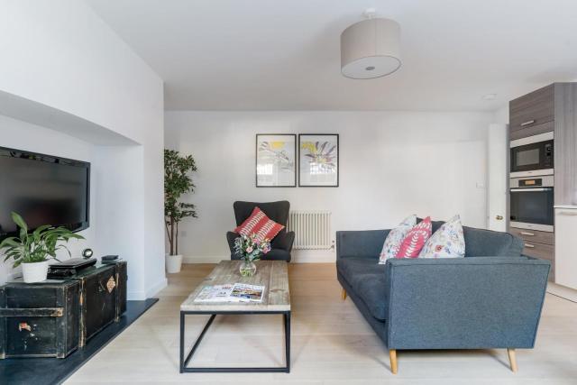 Berkeley Square Apartment