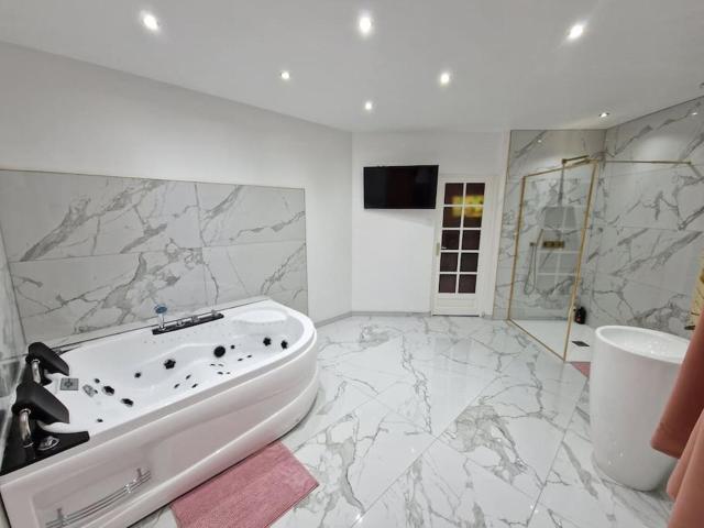 Maison Chic avec jacuzzi Nogent sur Oise YaoSpa60