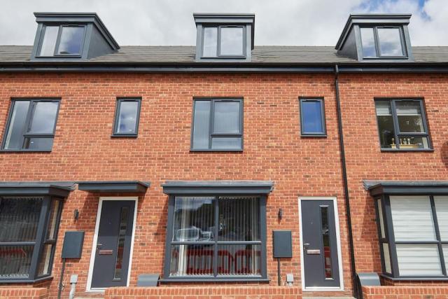 Urban Bliss, Park with Ease 3 Bed New Build Home