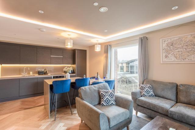 Luxury 2 bedroom apartment with free parking in the heart of York