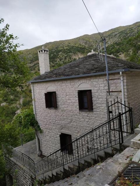 Κάσα ανοάστρα (casa anoastră), Syrrako Ioanninon