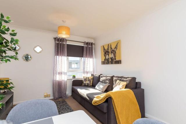 19A The Broadwalk Apt- Stylish & Cozy 1BR in Crawley