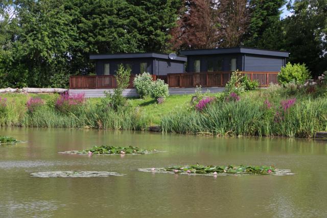 Lakeside Lodges