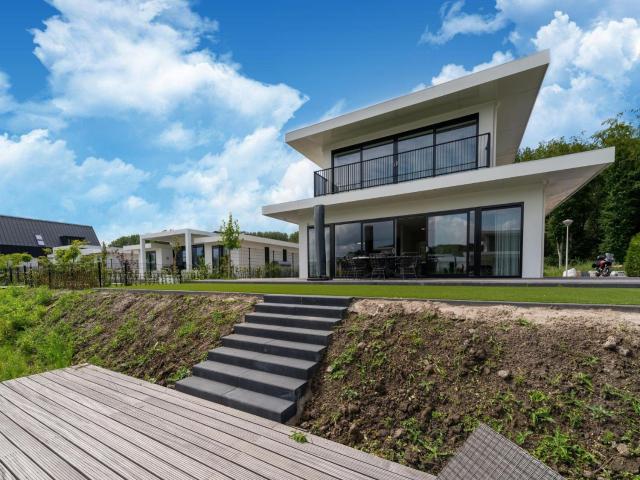 Water villa in Zeewolde with jetty