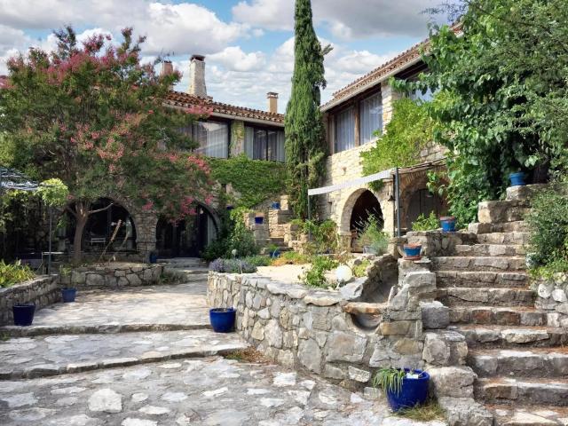 Maison familiale avec piscine partagee a Saint Andre de Cruzieres