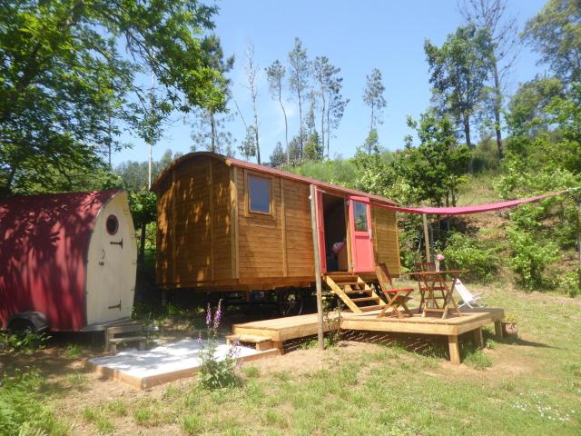 Rosa the Cosy Cabin - Gypsy Wagon - Shepherds Hut, RIVER VIEWS Off-grid eco living