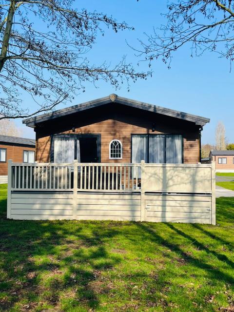 Happy Days Lodge with Hot Tub