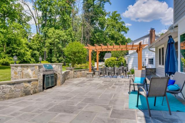 Rockville Home Patio Oasis, Fireplace, Near DC!