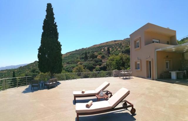 Villa Irini - Cretan Luxury Villa with Amazing View