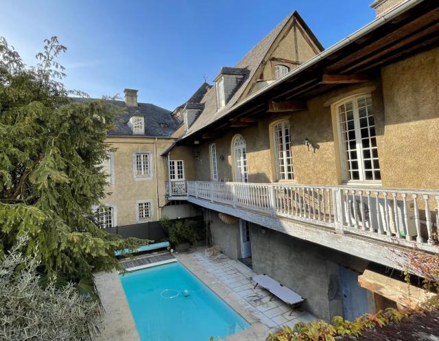 La Maison aux murs anciens et ses chambres