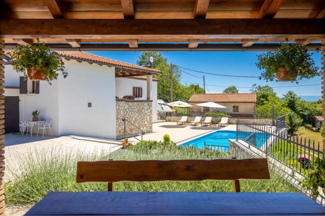 Villa Simici quiet peaceful place with pool perfect to enjoy the nature