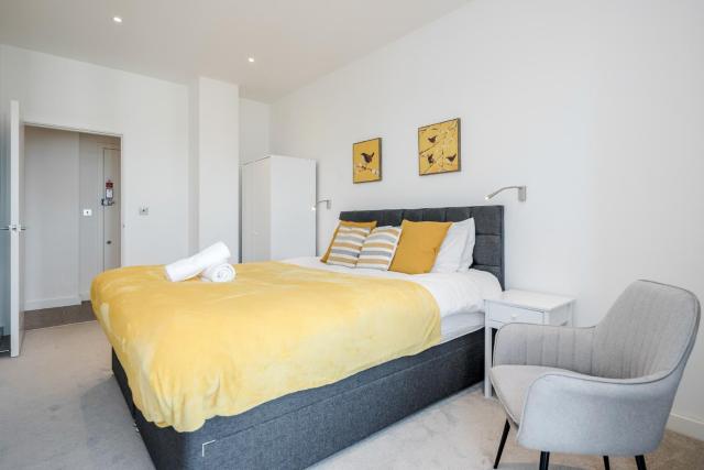 Top Floor Luxury 2 Bedroom St Albans Apartment - Free WiFi