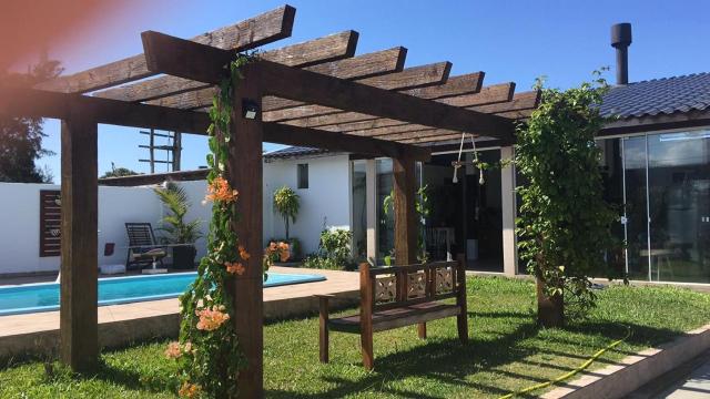 Apartamento inteiro com piscina em Balneário Pinhal