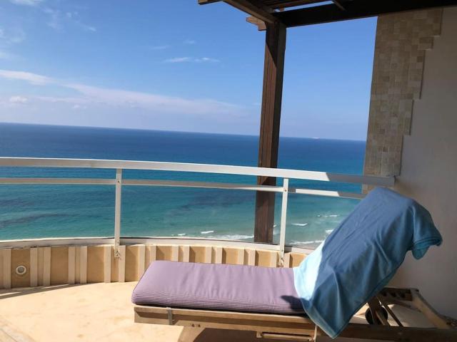 SeaView, 4br beachfront penthouse