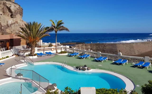 Maravillosa vivienda con piscina al lado del mar