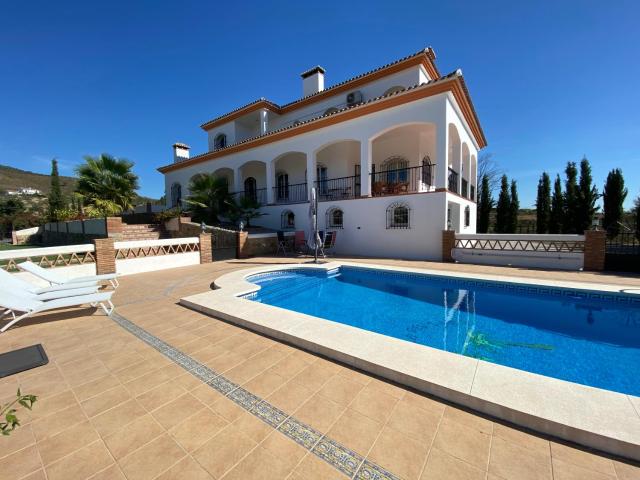 Spacious Villa with Exceptional Views in Malaga