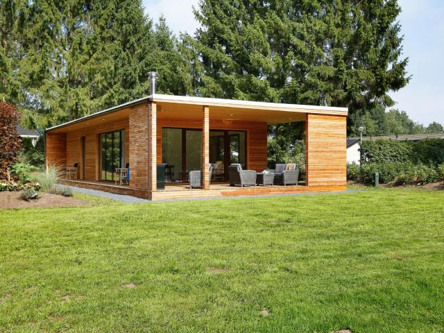 Modern lodge with wood stove near Almelo