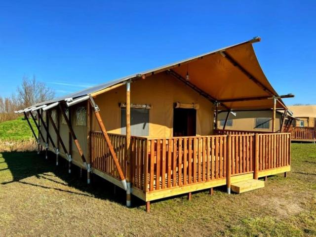 Glamping tent with kitchen on the IJsselmeer