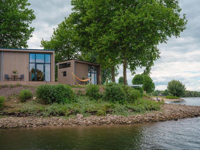 Cozy house on the water in the Betuwe