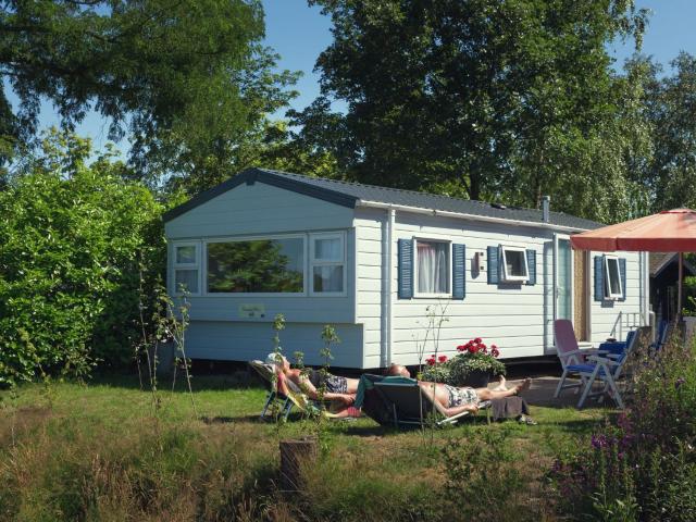 Chalet with a garden, close to nature