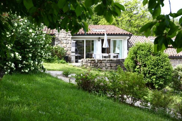 Les Grangeonnes, gîtes nature, piscine, bain nordique, sauna pour accueil familiale ou de groupe