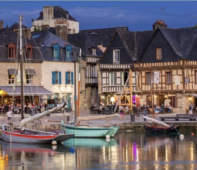 Coup de Coeur sur le Port de ST GOUSTAN, Trés Bel Appartement avec Terrasse