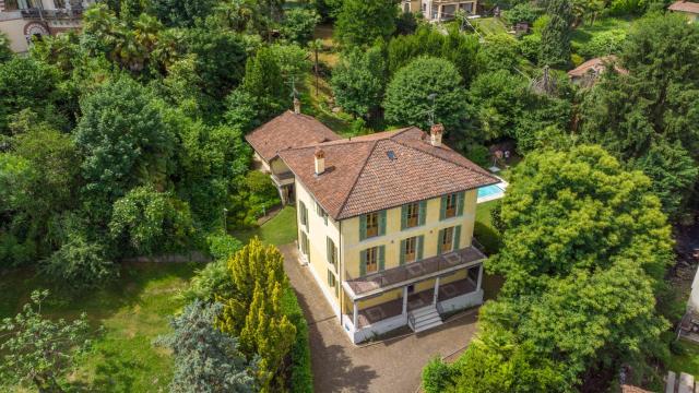 L'Ortensia della Villa Isabella, Camera con vista lago, balcone sul parco e bagno esclusivo all'esterno della camera