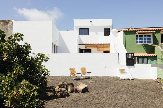 La Casa de La Caleta by Taller96 - El Hierro Island -