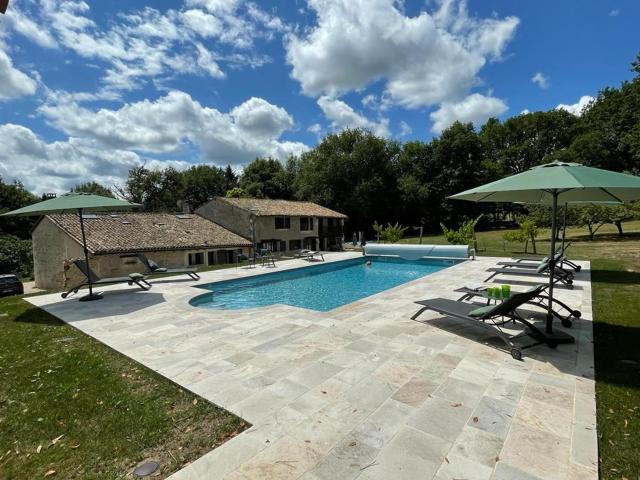 Vacances au calme à Litout, Piscine, Clim, 10 personnes, proche St Emilion