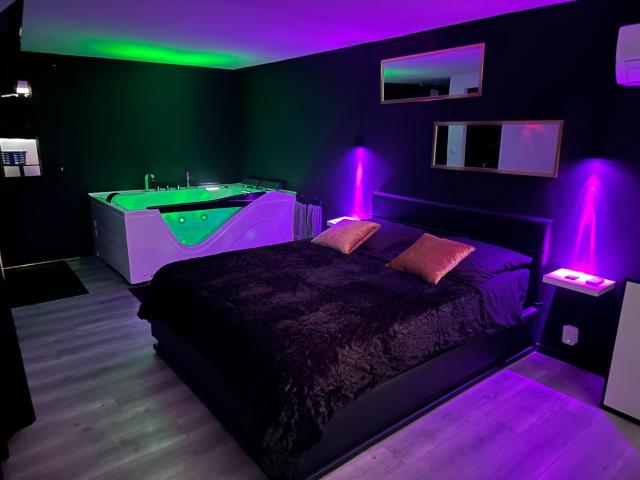 Love Room du Pavillon Gite indépendant avec SPA à 50 min de Lyon dans le Beaujolais